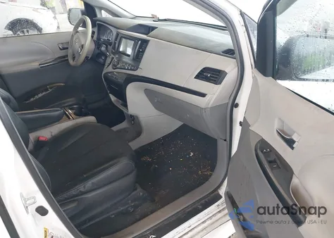 2011 Toyota Sienna Sport z USA, uszkodzony, nr VIN 5TDXK3DC0BS060424